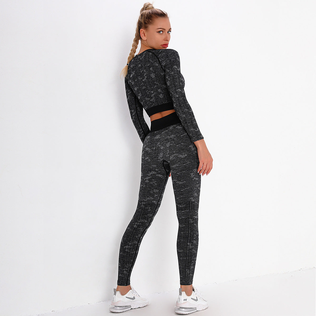 STAR BELLA BLACK SEAMLESS CONTOUR LONG SLEEVE TOP AND LEGGINGS